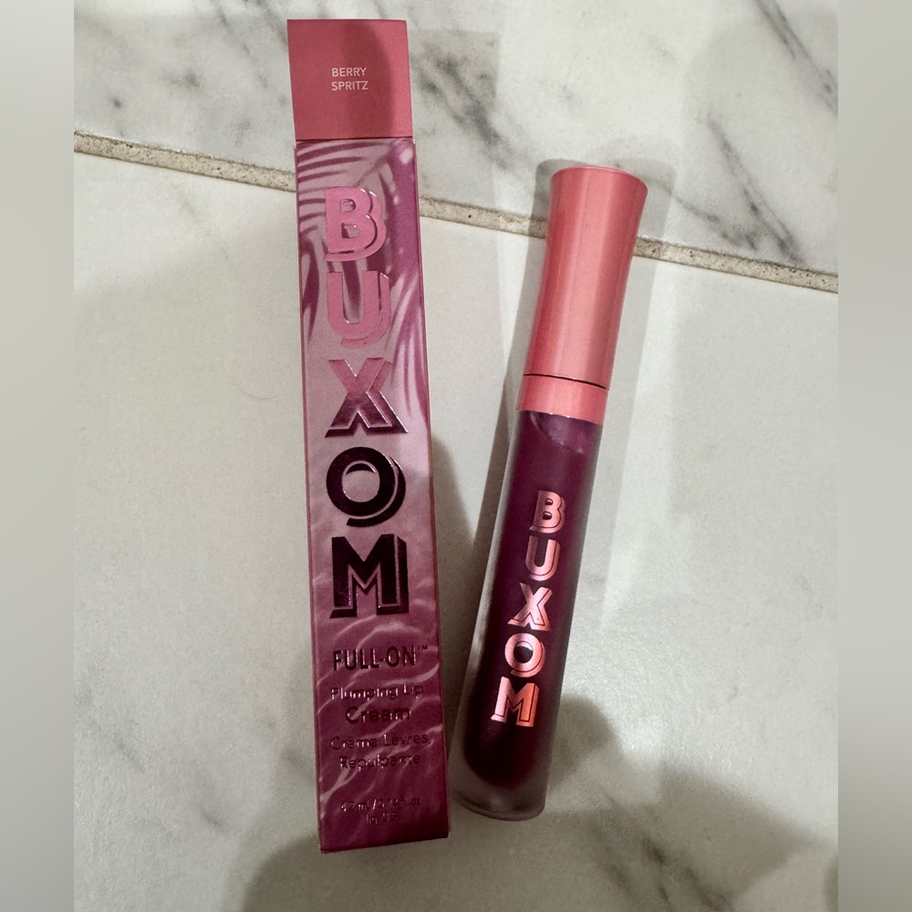 Buxom Dolly’s Glam getaway Full On Plumbing lip cream in berry spritz